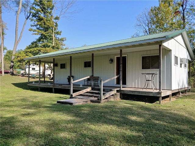 view of front of property featuring a front yard