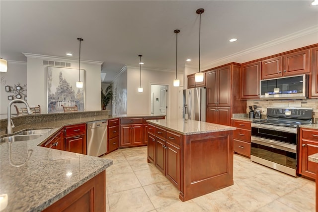 kitchen featuring visible vents, stainless steel appliances, tasteful backsplash, a sink, and a spacious island