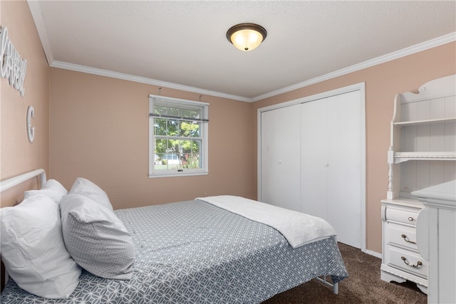 carpeted bedroom with crown molding and a closet