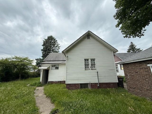 905 N Griffin St, Danville, IL 61832 - rear view of property with a lawn