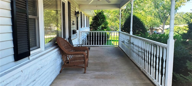 balcony with covered porch and ceiling fan