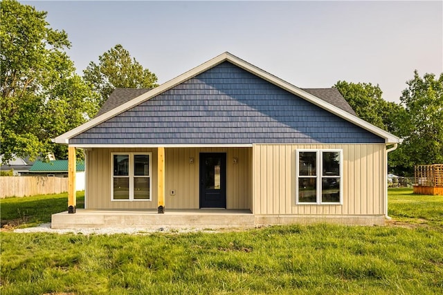 108 E N 2nd St, Findlay, IL 62534 - view of front facade with a porch