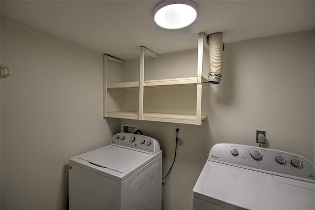 113 White Pines Cir, Decatur, IL 62521 - clothes washing area featuring independent washer and dryer