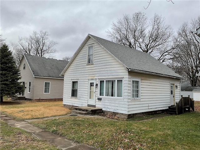 view of front of property with a front lawn