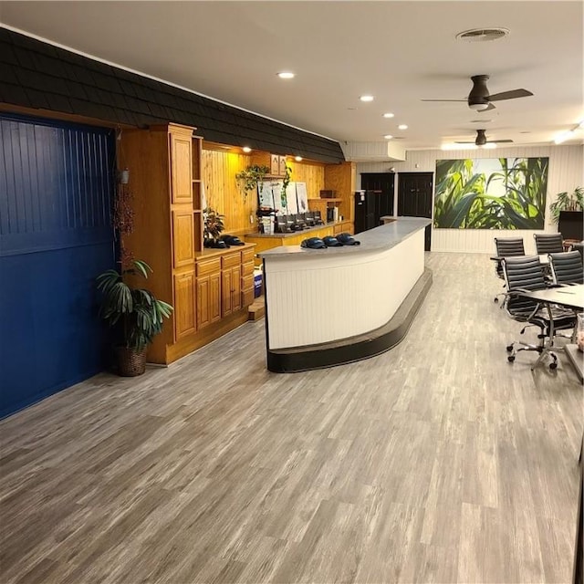 welcome area featuring visible vents and a ceiling fan