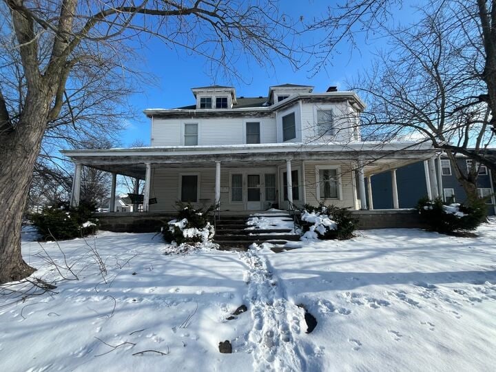 view of front of property with covered porch