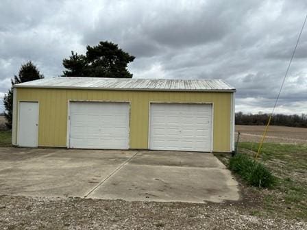 view of detached garage