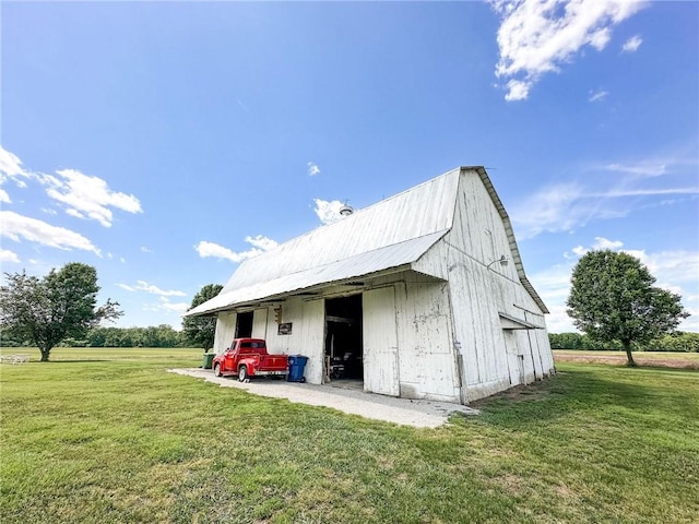 16781 E 1600th Ave, Palestine, IL 62451 - back of house featuring a barn, a yard, an outdoor structure, and a gambrel roof