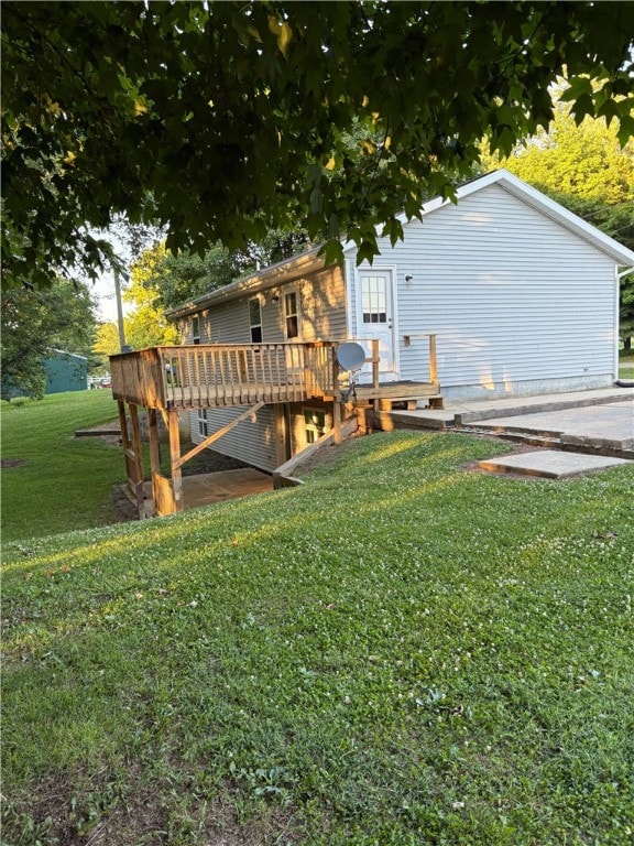 905 Oak St, Edgewood, IL 62426 - rear view of house featuring a yard and a deck