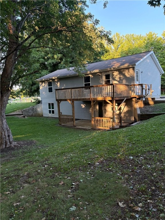 905 Oak St, Edgewood, IL 62426 - back of property featuring a wooden deck and a yard