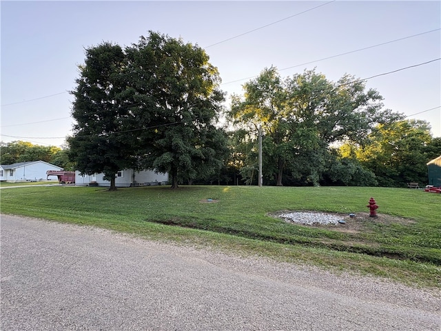 905 Oak St, Edgewood, IL 62426 - view of front facade with a front yard