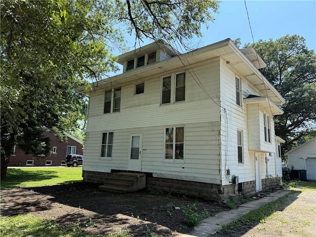 309 N Monroe St, Cerro Gordo, IL 61818 - back of property with entry steps