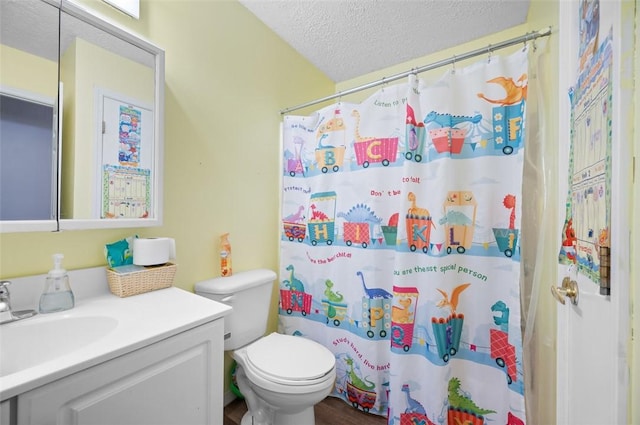 bathroom with curtained shower, a textured ceiling, toilet, and vanity