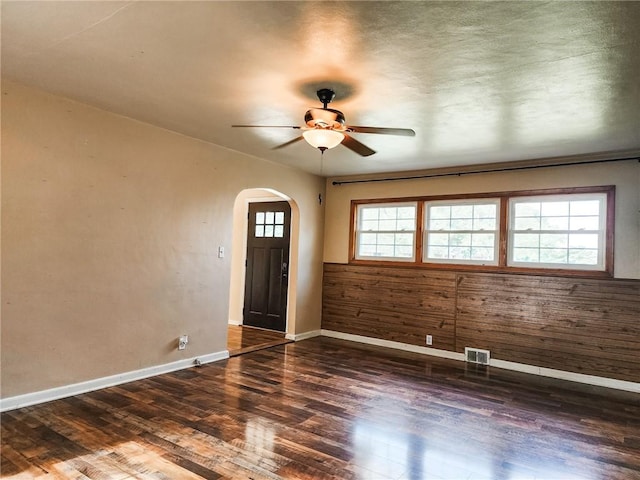 89 Pifers Ln, Sullivan, IL 61951 - foyer featuring arched walkways, a ceiling fan, and wood finished floors