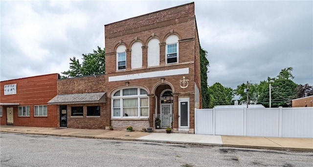 161 N Front St, Macon, IL 62544 - photo 2