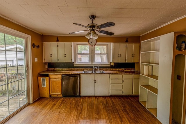 1750 N 31st St, Decatur, IL 62526 - kitchen featuring stainless steel dishwasher, a sink, crown molding, dark wood-style flooring, and a ceiling fan
