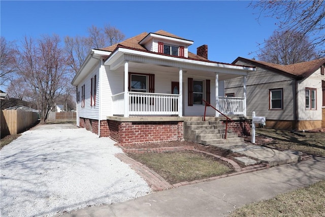 view of front of house featuring a porch and fence