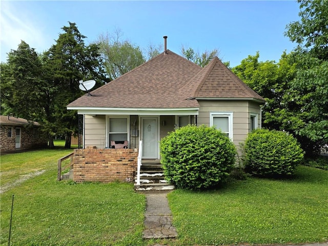 403 11th St, Georgetown, IL 61846 - bungalow-style home with a shingled roof, a front yard, and a porch