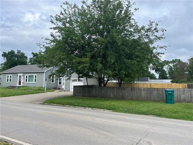 420 N 33rd St, Mattoon, IL 61938 - view of front of property featuring driveway and a garage