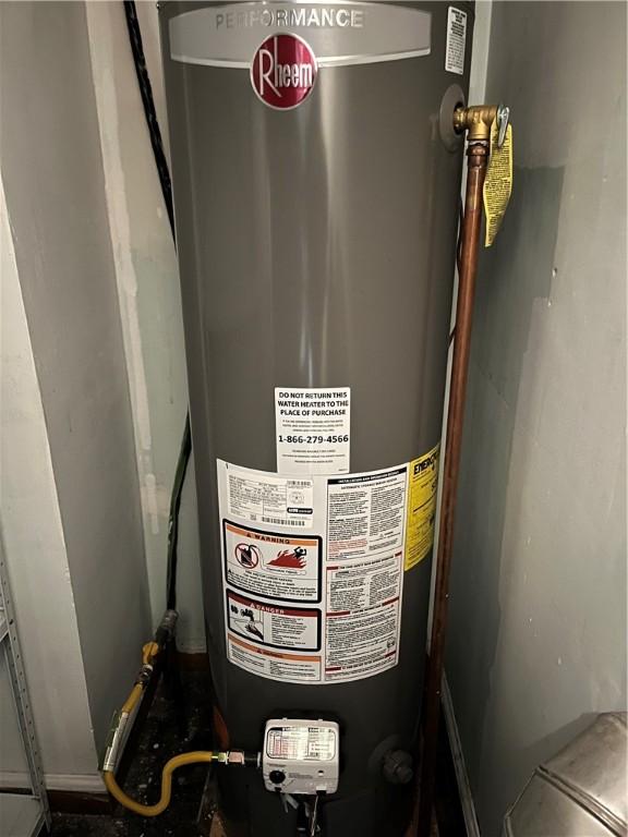 420 N 33rd St, Mattoon, IL 61938 - utility room with water heater