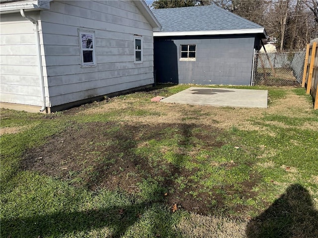 view of yard featuring a patio