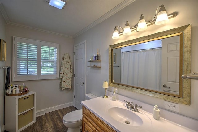 5354 N Macarthur Rd, Forsyth, IL 62535 - bathroom featuring wood finished floors, vanity, ornamental molding, and a shower with curtain