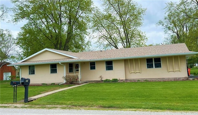 ranch-style house featuring a front yard