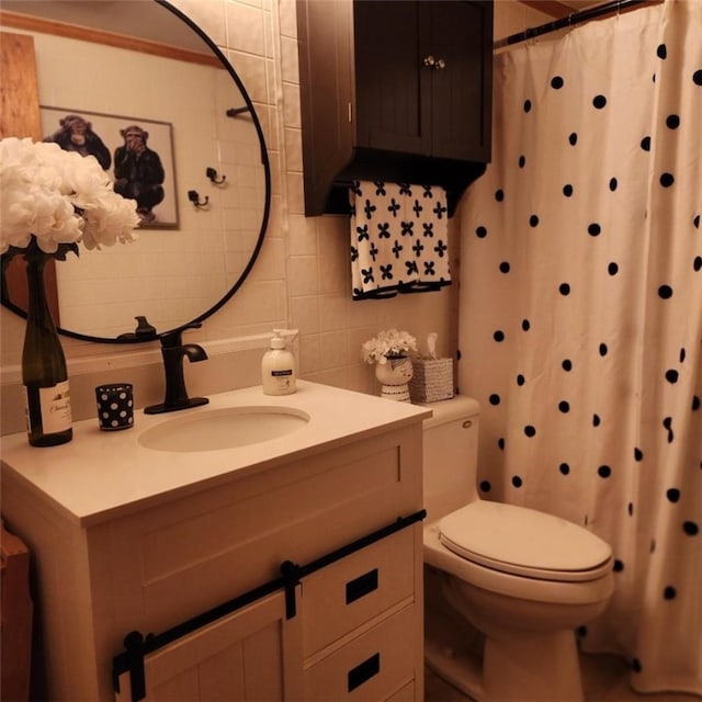 15 Oak Tree Ln, Pana, IL 62557 - bathroom with toilet, vanity, decorative backsplash, a shower with curtain, and tile walls