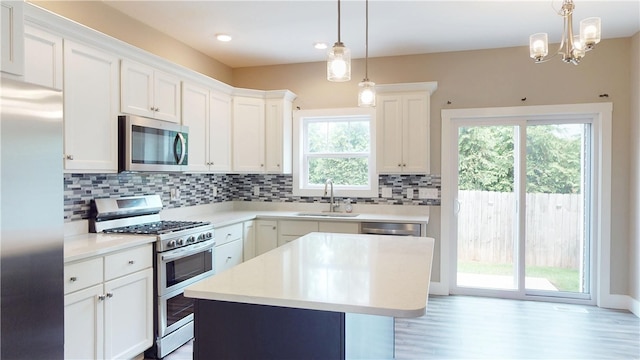 3006 E Stillwater Lndg, Urbana, IL 61802 - kitchen with stainless steel appliances, a sink, backsplash, and light countertops