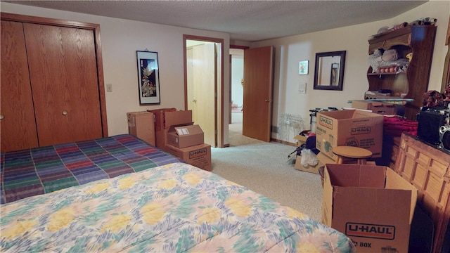 10 Lakeshore Ct, Danville, IL 61832 - bedroom featuring carpet, a closet, and a textured ceiling