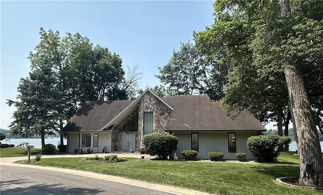 10 Lakeshore Ct, Danville, IL 61832 - mid-century inspired home with a front yard and stone siding