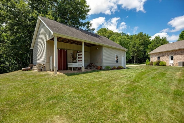 8434 Meadowview Rd, Effingham, IL 62401 - view of front of property featuring a front lawn, an outbuilding, and a pole building