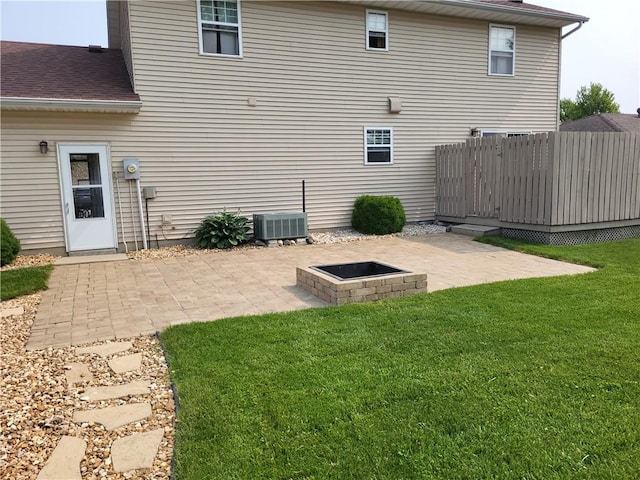 107 Edgewood Ave, Effingham, IL 62401 - view of yard with a patio