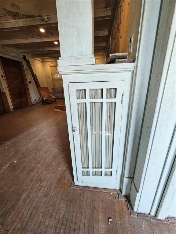 528 E Broadway St, Centralia, IL 62801 - detailed view of wood finished floors