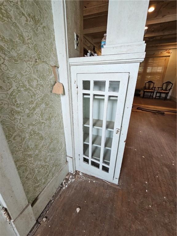 528 E Broadway St, Centralia, IL 62801 - detailed view of wood finished floors and wallpapered walls