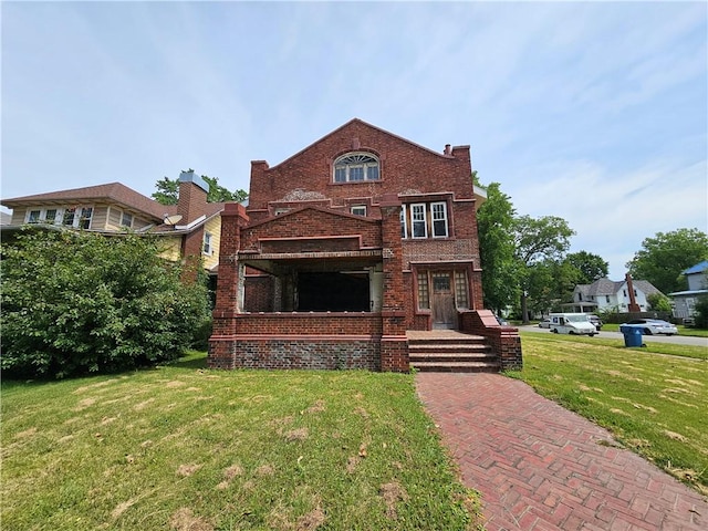 528 E Broadway St, Centralia, IL 62801 - traditional-style house featuring brick siding and a front yard