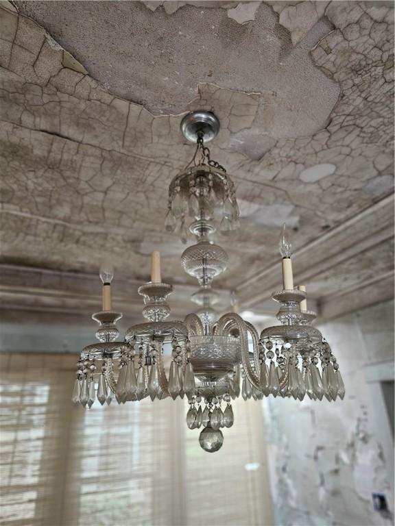 528 E Broadway St, Centralia, IL 62801 - detailed view of a chandelier