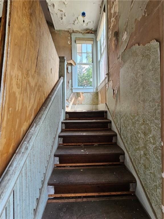528 E Broadway St, Centralia, IL 62801 - view of stairs