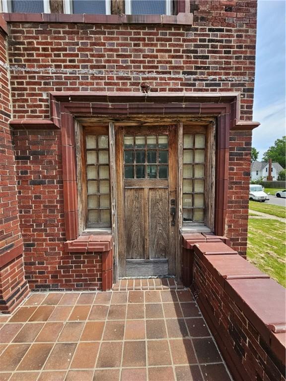 528 E Broadway St, Centralia, IL 62801 - view of exterior entry featuring brick siding