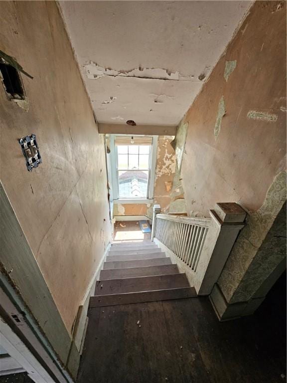 528 E Broadway St, Centralia, IL 62801 - stairway with wood-type flooring