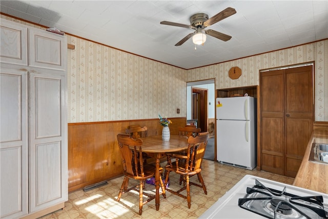 dining space featuring ceiling fan