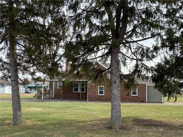 exterior space featuring a lawn