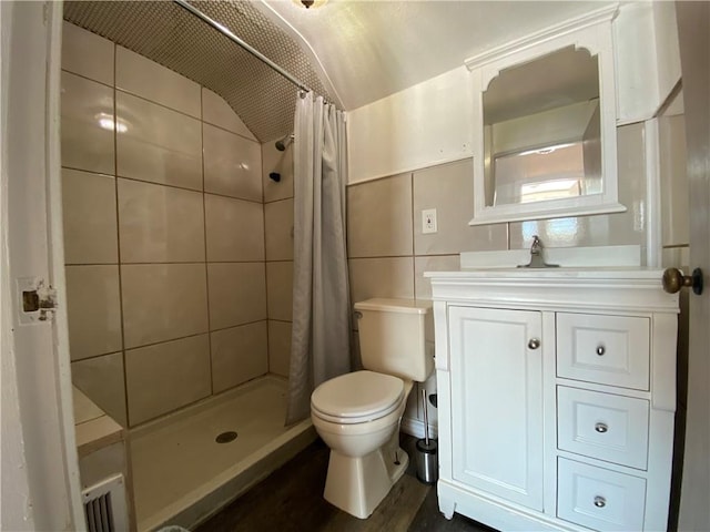 bathroom with lofted ceiling, toilet, vanity, and a shower with curtain