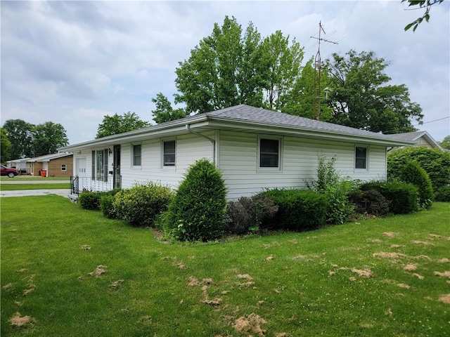 505 W N 9th St, Shelbyville, IL 62565 - view of property exterior featuring a yard