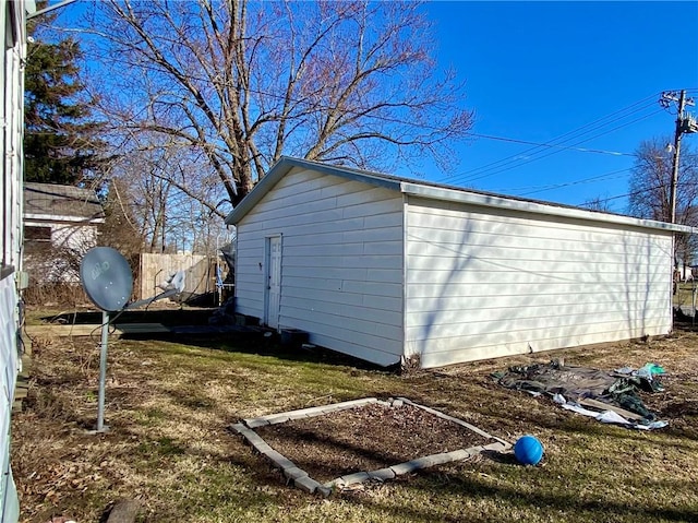 view of outdoor structure featuring an outdoor structure