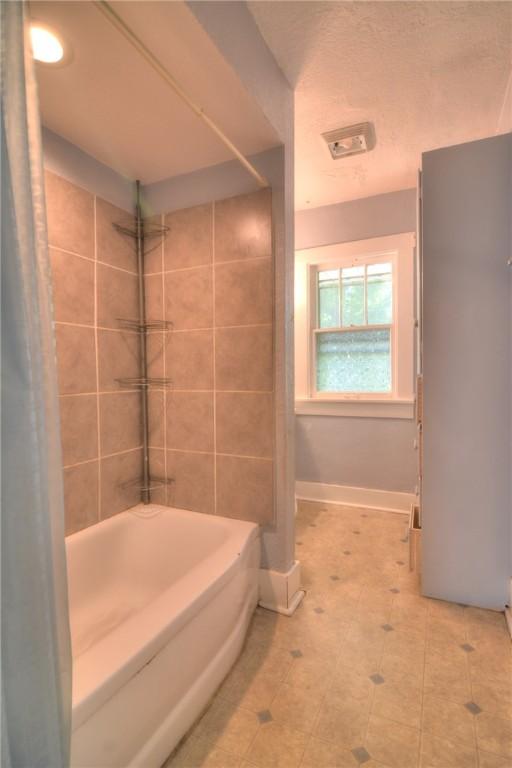 1416 W Decatur St, Decatur, IL 62522 - bathroom featuring baseboards and shower / bathtub combination