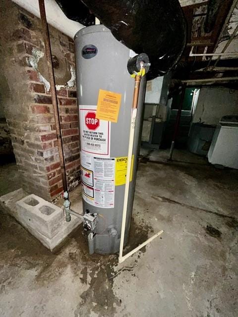 1010 N Summit Ave, Decatur, IL 62522 - utility room with gas water heater