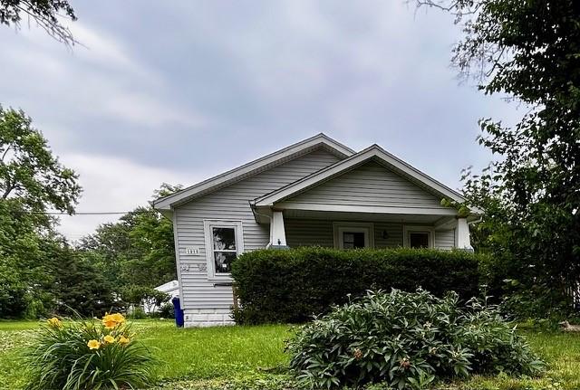 1010 N Summit Ave, Decatur, IL 62522 - view of property exterior with a lawn