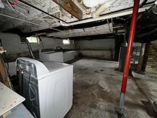 1010 N Summit Ave, Decatur, IL 62522 - basement featuring independent washer and dryer