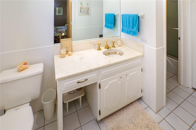 400 Country Club Rd, Mattoon, IL 61938 - bathroom featuring tile patterned flooring, vanity, and tile walls